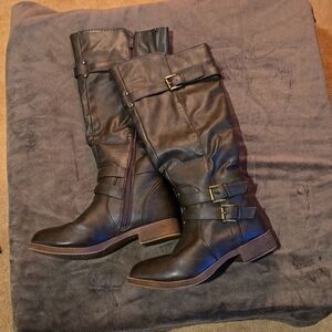 Womens boots, knee height, brown, size 7.5